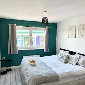 https://cosy-2-bed-apartment-5-min-walk-from-london-tube-station.cambridgehotelsuk.com